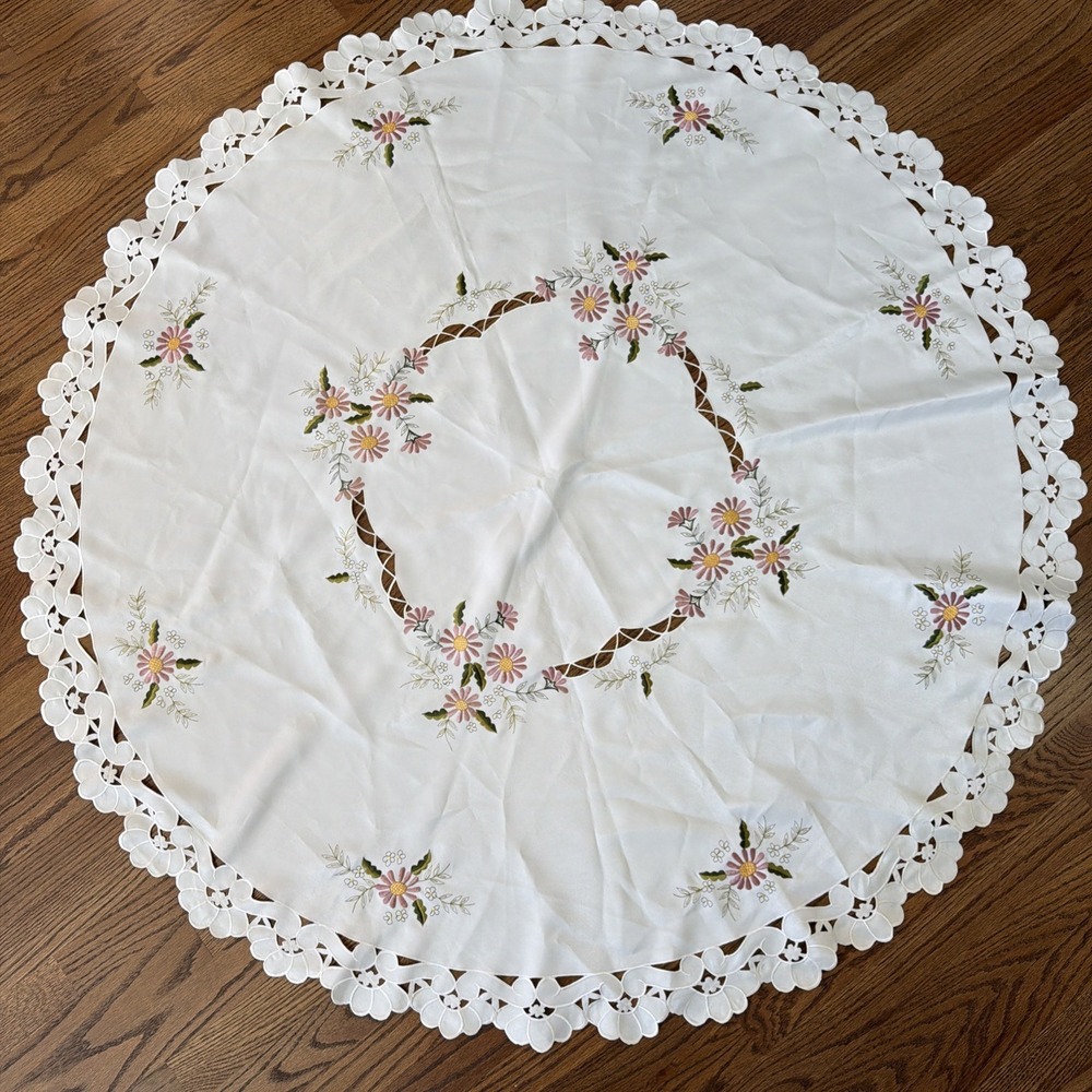 Vintage Round Table Topper‎ Embroidered Floral Lace Doily White Cottage Decor